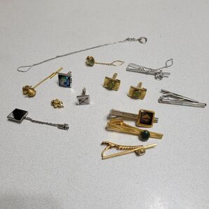 ネクタイピンとカフスボタン