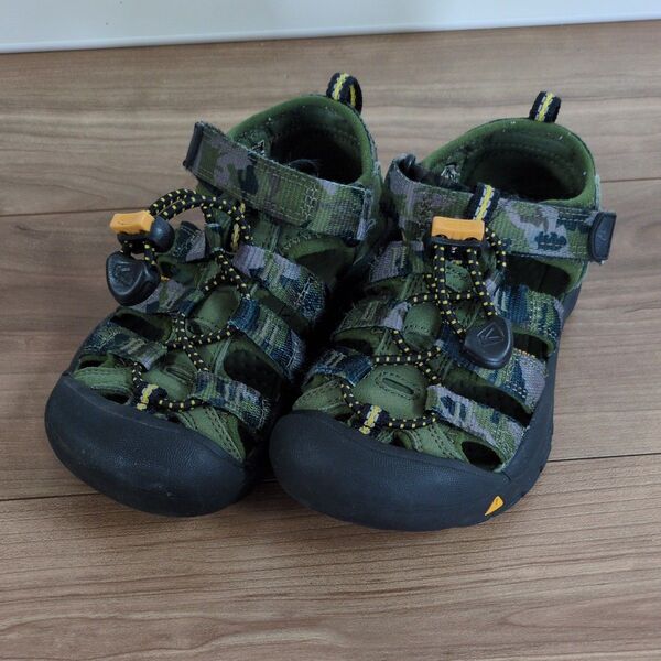 KEEN ニューポート サンダル キッズ 18.5cm 迷彩