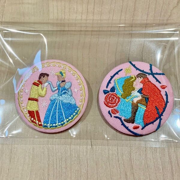 ディズニー 刺繍缶バッジシンデレラ眠れる森の美女2点セット