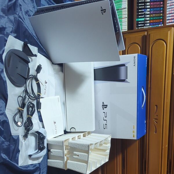PS5 CFI-1200A01 本体 ディスクドライブ搭載 プレステ5 PlayStation5