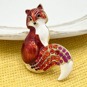 BC002 ブローチ キツネ 狐 ラインストーン おしゃれ 動物 アニマル 新品 アクセサリー かわいい レディース