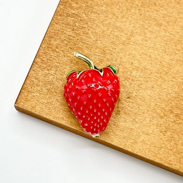 BC012 ブローチ イチゴ ストロベリー 苺 いちご おしゃれ かわいい 新品 アクセサリー