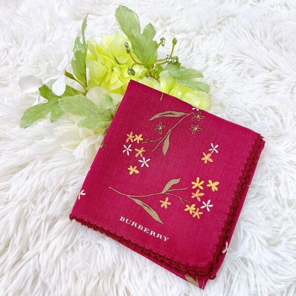 新品 未使用 BURBERRY ハンカチ シール付き 赤 花柄 ミニスカーフ