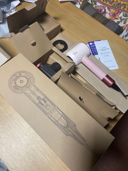 最新ドライヤー Dyson hd16