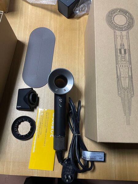Dyson ドライヤー hd01 ブラック