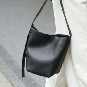 美品 VELETTO ヴェレット ワンハンドル バケツ トートバック ハンドバッグ ショルダーバッグ 肩掛け ブラック