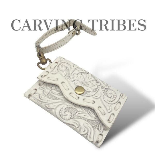 美品 GRACE CONTINENTAL Carving Tribes ホワイト オフホワイト パスケース カードケース ケース