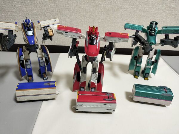 新幹線変形ロボ シンカリオン プラレール シンカリオン E5 はやぶさ E6 こまち E7 かがやき