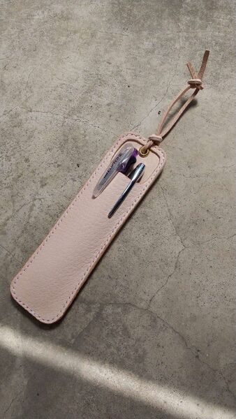 【ハンドメイド】飴色に育つ豚ヌメ革の2本差しシンプルペンケース