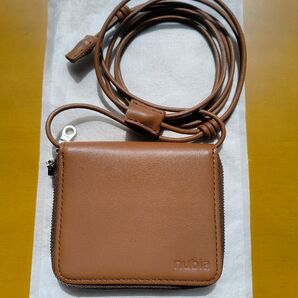 nubia ミニウォレット キャメル レザー ストラップ付き