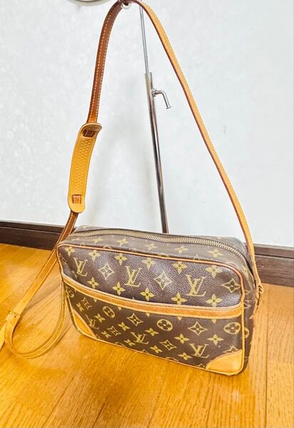 LOUIS VUITTON ルイヴィトンショルダーバッグモノグラム トロカデロメンスバッグ