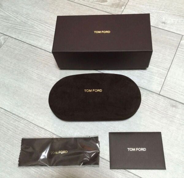 新品 TOMFORD トムフォード サングラスケース 眼鏡ケース メガネケース 正規店購入品 FORDブランドBOX TOM