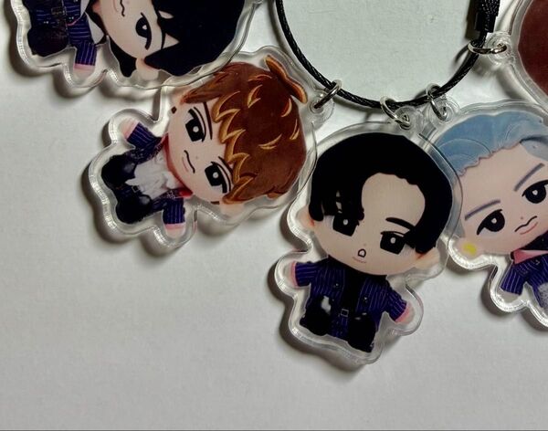 すのチルアクリルキーホルダー 9人