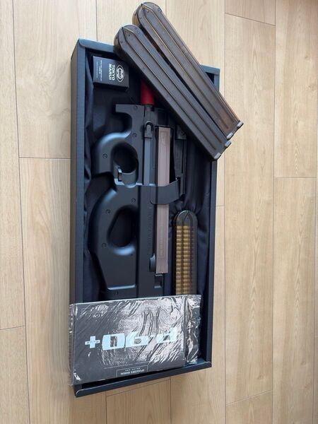 東京マルイ P90+ 電動ガン 多弾マガジン 170連マガジン付き
