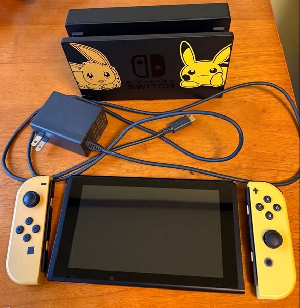 Nintendo Switch ニンテンドースイッチ 本体 ドック 充電器 ピカチュウ イーブイ ポケモン
