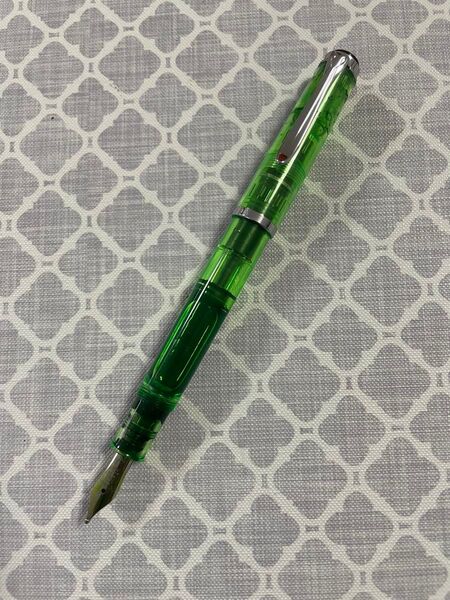 Pelikan インクの色 グリーンM205 DUO 万年筆 シャイニーグリーンです。