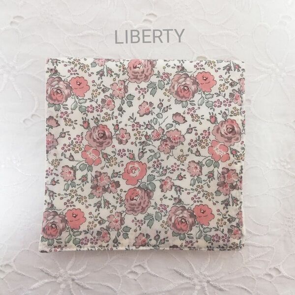 LIBERTY タナローンとダブルガーゼを3枚重ねたハーフハンカチ フェリシテ(縮小)