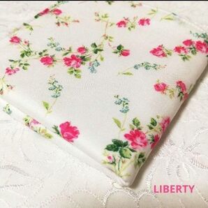 LIBERTYタナローンとダブルガーゼを3枚重ねたハンカチ エリザベス