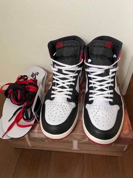 AIR JORDAN 1 RETRO HIGH OG "BLACK TOE REIMAGINED" 28