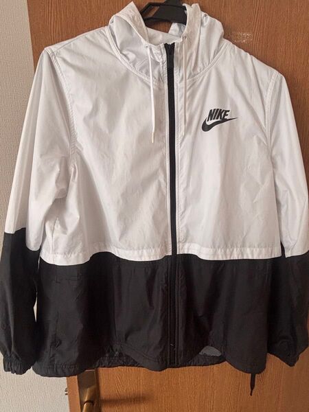 NIKE ナイロンジャケット ツートンカラー 白黒