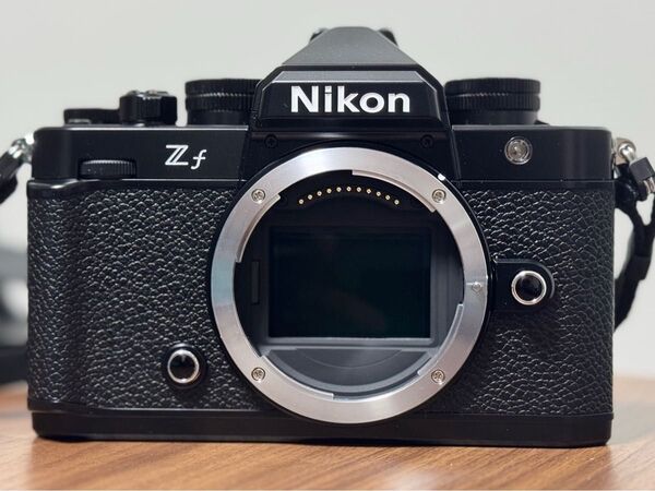 先月購入 Nikon Zf ショット数300 美品 メーカー保証2026年4月まで