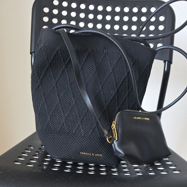 charles keith Genoa ジェノア ニットドロウストリングバッグ