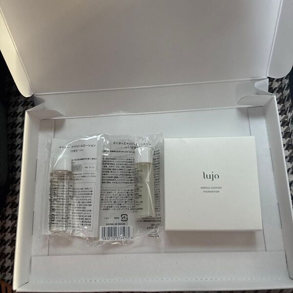 lujo ルジョー ニードルクッションファンデーション ライトベージュ