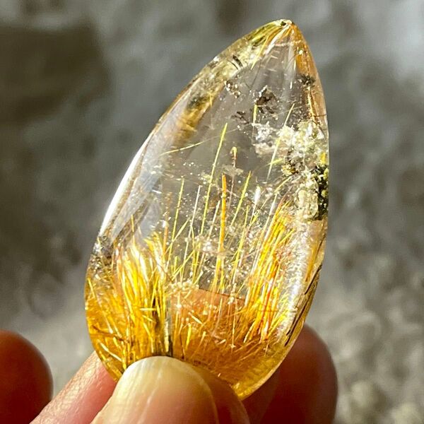 高品質 ブロンズ ゴールドルチル 50.5ct ルース 透明度抜群 針水晶 天然石 宝石 タイチンルチル パワーストーン お守り