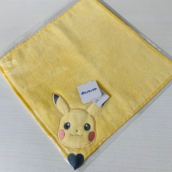 新品 ピカチュウ ハンドタオル タオルハンカチ 黄色 ポケモン