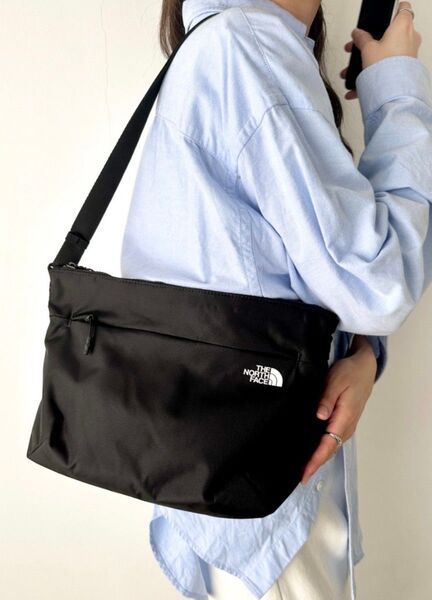 【新品未使用】韓国ノースフェイスホワイトレーベルSIMPLE CROSS BAG Mメッセンジャーバッグショルダーバッグ黒ブラック