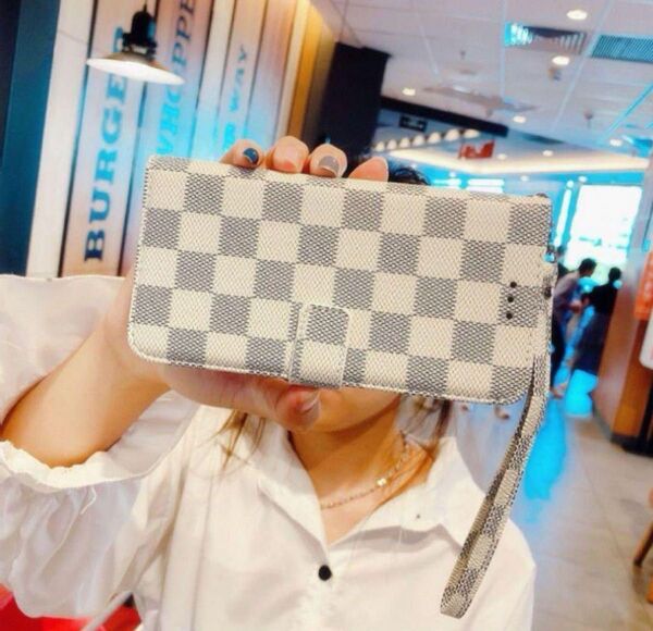 チェック柄 Google Pixel8aケース 高級感 おしゃれ 携帯カバー 手帳型カード 白ホワイト