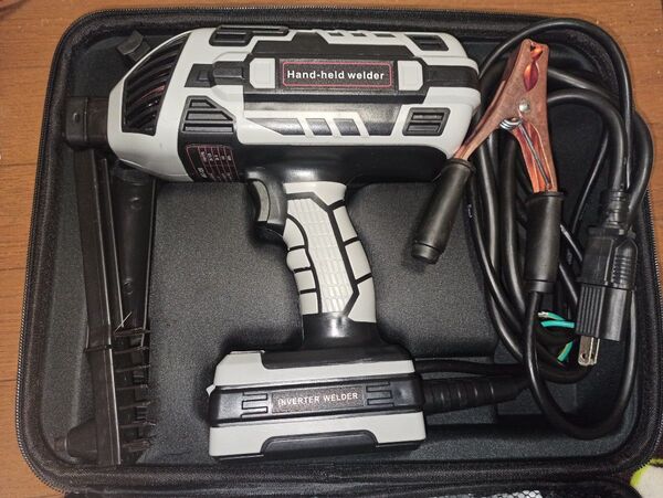 中古美品 インバーター 溶接機 110V対応 スティック/MMA 軽量 家庭用