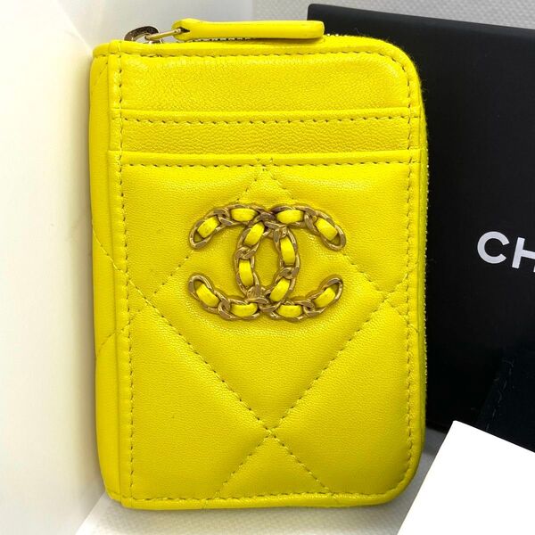 【稀少品!】 CHANEL シャネル 19 コンパクト コイン カード ケース ラムスキン レザー イエロー 黄色