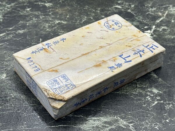 天然砥石 奥殿 本巣板蓮華 レザー極上 705g No.179
