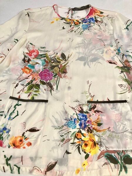 ZARA ザラ ブラウス 花柄 アイボリー S 半袖