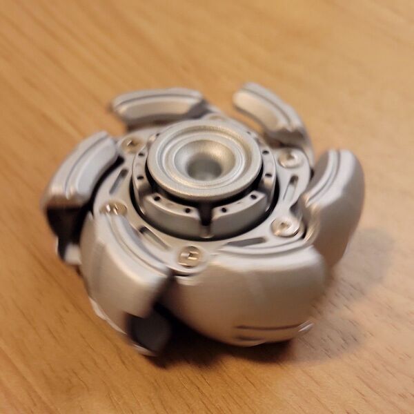金属製 展開型ハンドスピナー シェル シルバー フィジェットトイ