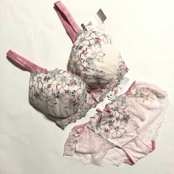 【Risa Magli】《入浴剤1袋付き》鮮やかなお花の刺繍 濃いピンク×ピンク ブラ・レースショーツ H70・Mサイズ♪
