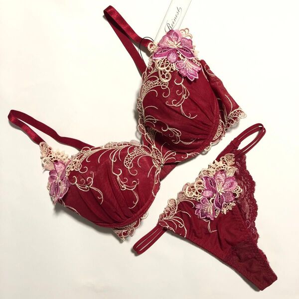 【DRW】《入浴剤1袋付き》セクシーで妖艶な刺繍付き ホワイト×レッド ブラ・ゴムTバック H70・Mサイズ♪