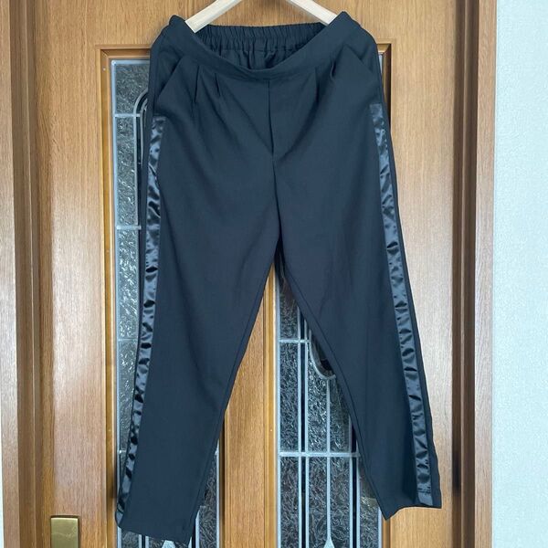 美品★サイドライン入り★パンツ 黒 ブラック Mサイズ