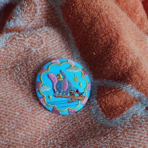 ディズニー 刺繍缶バッジ ダンボ