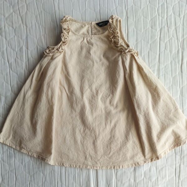 【キッズ 女の子 100cm コムサイズム ノースリーブ ワンピース 袖口フリル】クリーム色 コットン
