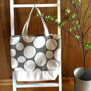 ハンドメイド トートバッグ ハンドバッグ グレー 白 水玉模様