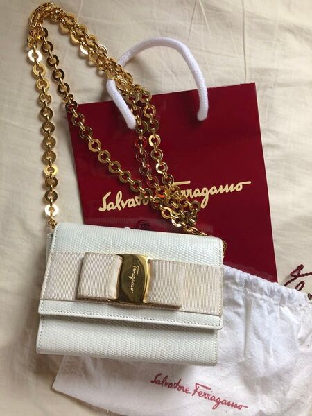Ferragamoのヴァラリボン ミニショルダーバック ポシェット フェラガモ Ferragamo バッグ フェラガモ
