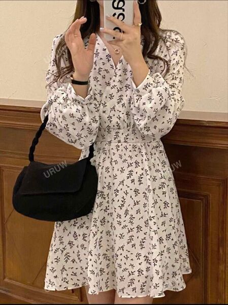 韓国レディース服 花柄 ワンピース Vネック Aライン