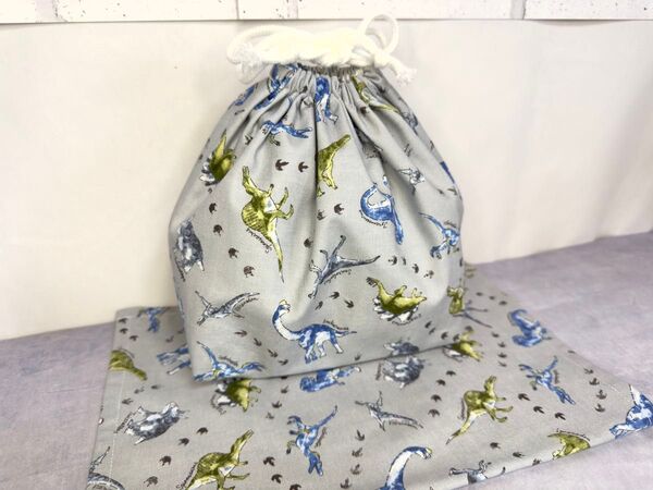 恐竜 お弁当袋とランチョンマット2点セット 小学校 保育園 幼稚園 遠足 巾着 裏地付 ハンドメイド