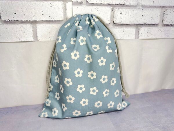 くすみブルー北欧風お花プリント お着替え袋 体操服入れ 入学 入園 新学期 パジャマ入れ ハンドメイド 小物入れ 巾着袋