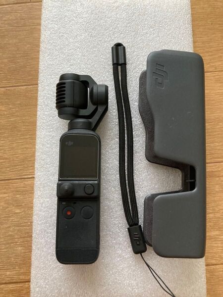DJI Pocket 2 付属品は画像が全て microSDカード無し 本体のみであれば500円お値引き