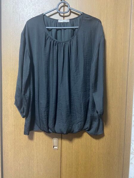 SHOO・LA・RUE シューラルー サテンバルーン風 ブラウス シャツ 長袖ブラウス 黒 トップス