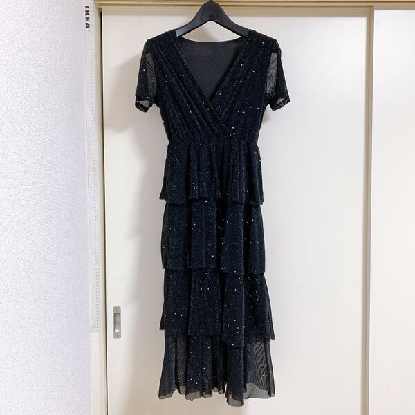 ラメ入りティアードドレス 黒 Vネック 短袖 M size