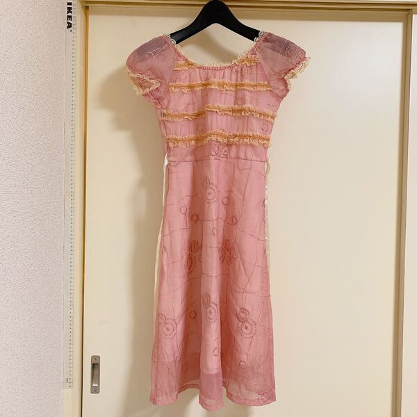 ピンクのワンピース レース 刺繍 リボンS size